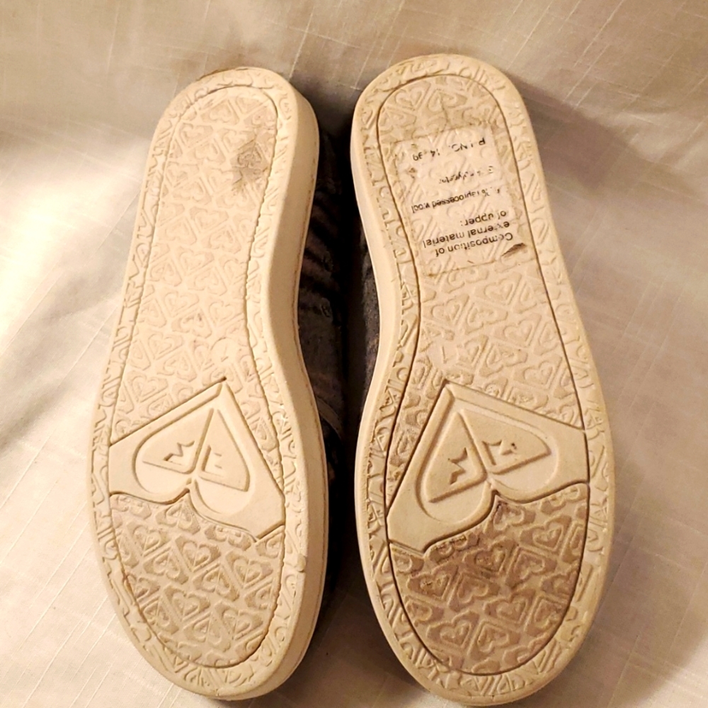 Girl's Size 1 Roxy Slip-Ons - Picture 3 of 6
